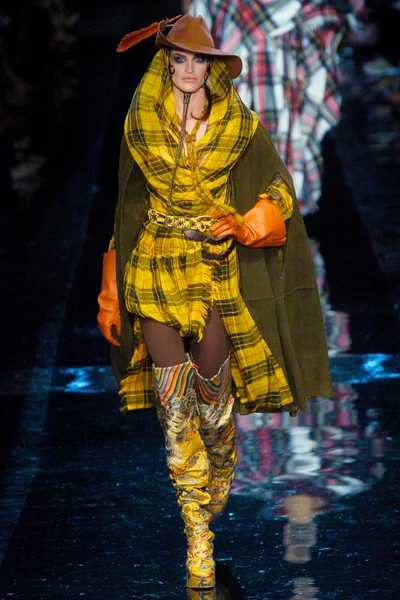 Look 12
